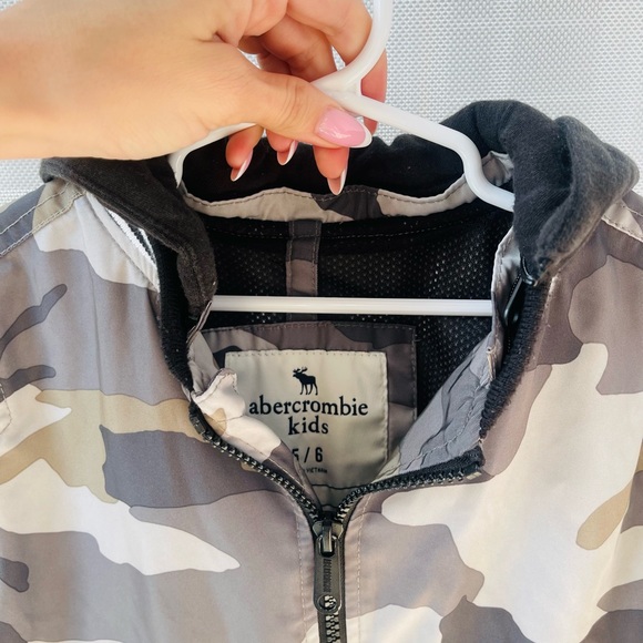 Abercrombie Kids Jacket size 5/6 military print Army - Picture 3 of 5